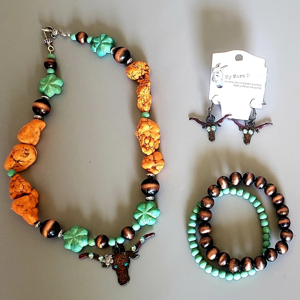 Necklace, earrings and bracelets